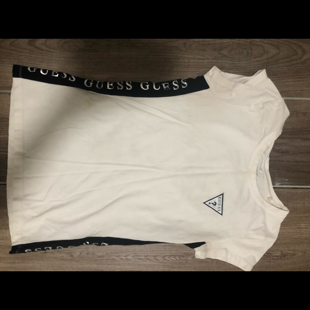Size small guess t shirt